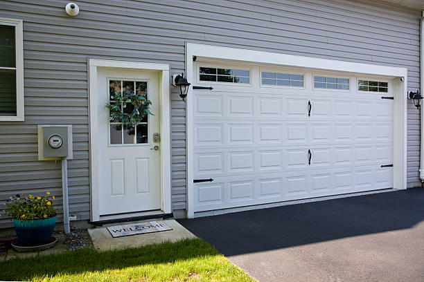 24/7 Emergency Garage Door Panel Replacement experts in Wamac, IL